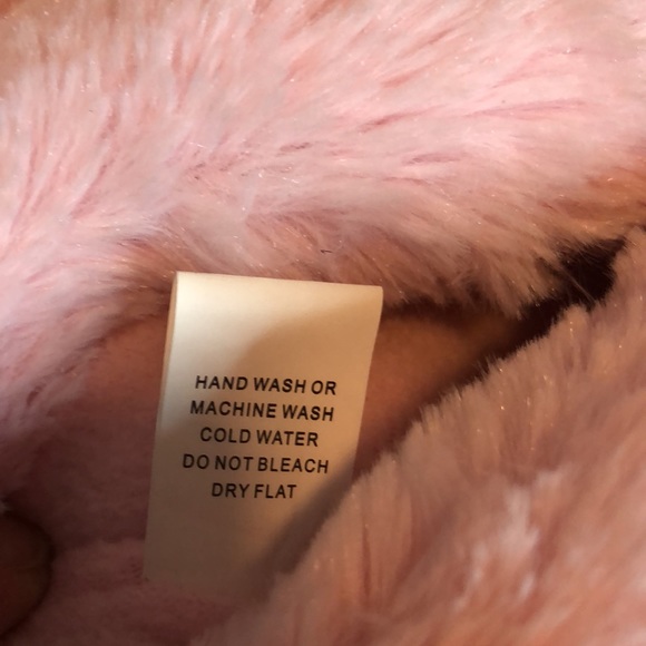 NWOT VERY SOFT SLIPPERS. PINK AND GRAY - Picture 4 of 6